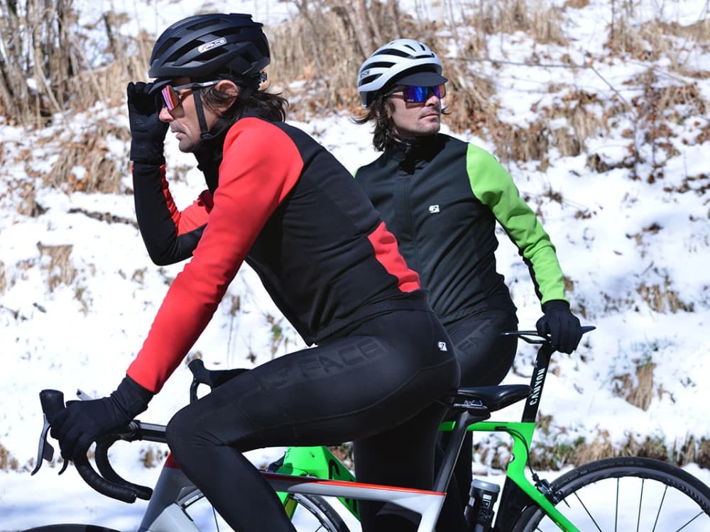 How to dress for biking in winter: the guide by Threeface how-to-dress-on-a-bike-in-winter-the-guide-by-threeface image