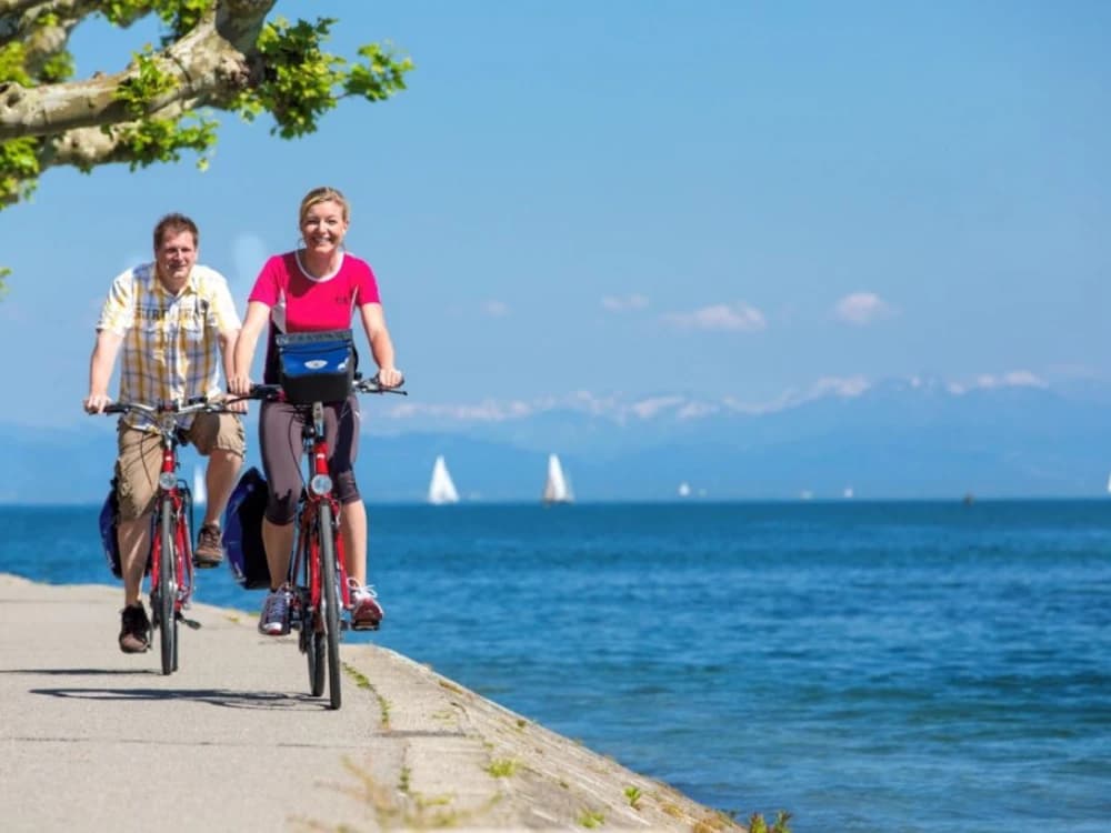 By bike to the lake: three unmissable routes on-bike-to-the-lake-three-unmissable-itineraries image