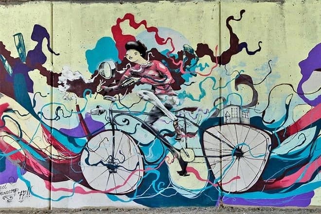 Street art by bicycle: the murals of Mart and Hopnn street-art-by-bicycle-murals-mart-hopnn image