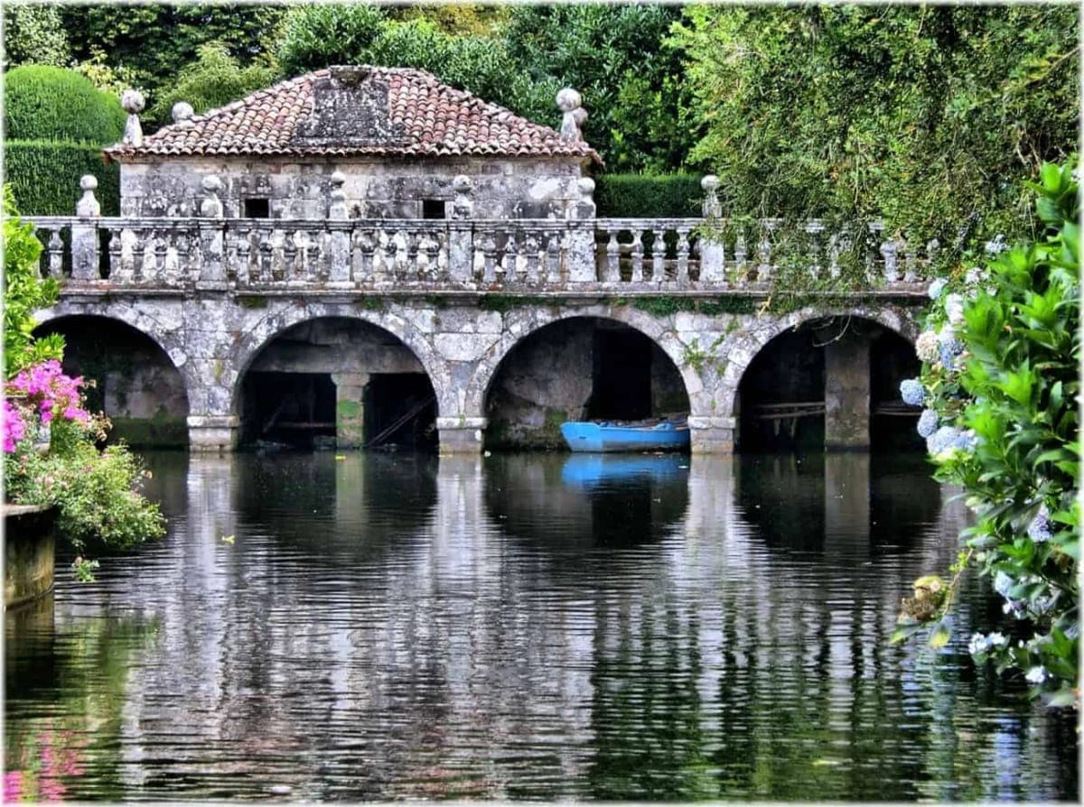 Camino de Santiago Bike Tour: Porto to Santiago de Compostela Illustrative image, AI-generated or AI-modified: Camino de Santiago Bike Tour: Porto to Santiago de Compostela