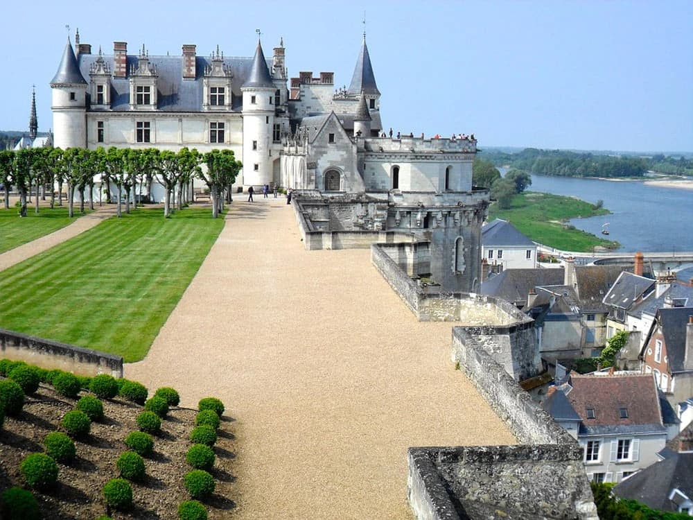 Cycling Discovery in the Heart of the Châteaux Country Illustrative image, AI-generated or AI-modified: Cycling Discovery in the Heart of the Châteaux Country