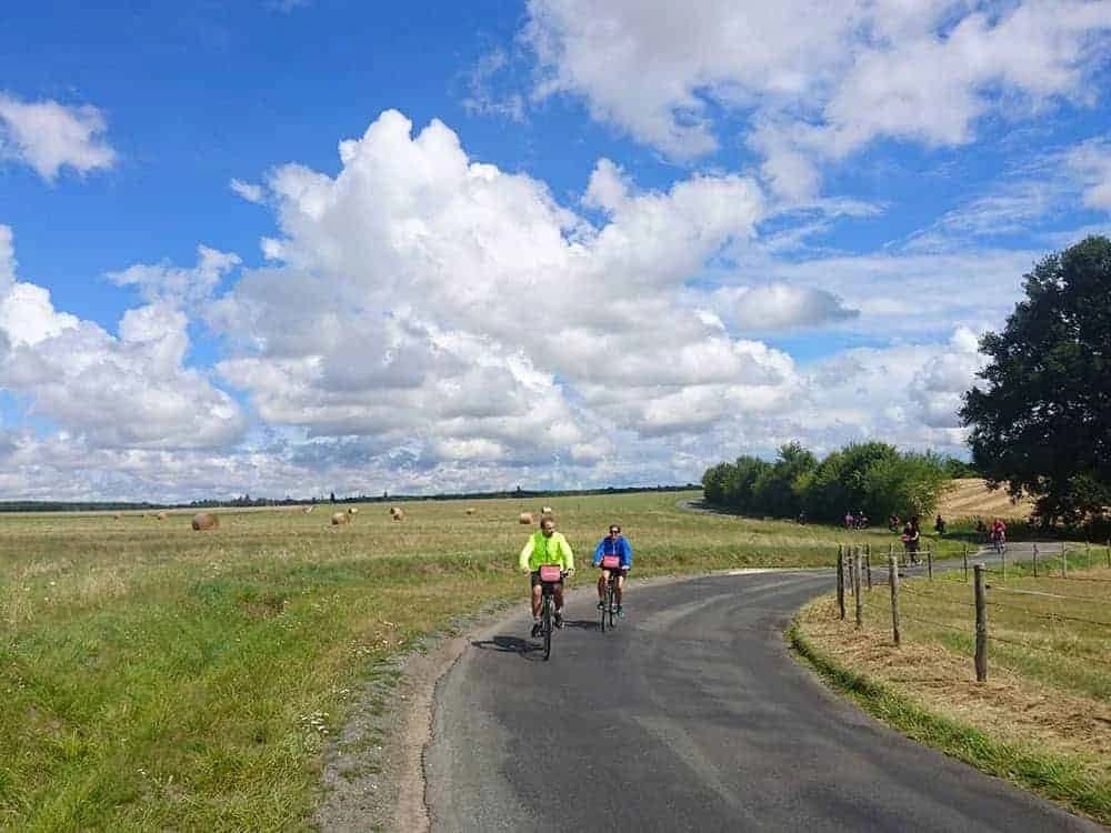 Cycling Discovery in the Heart of the Châteaux Country Illustrative image, AI-generated or AI-modified: Cycling Discovery in the Heart of the Châteaux Country