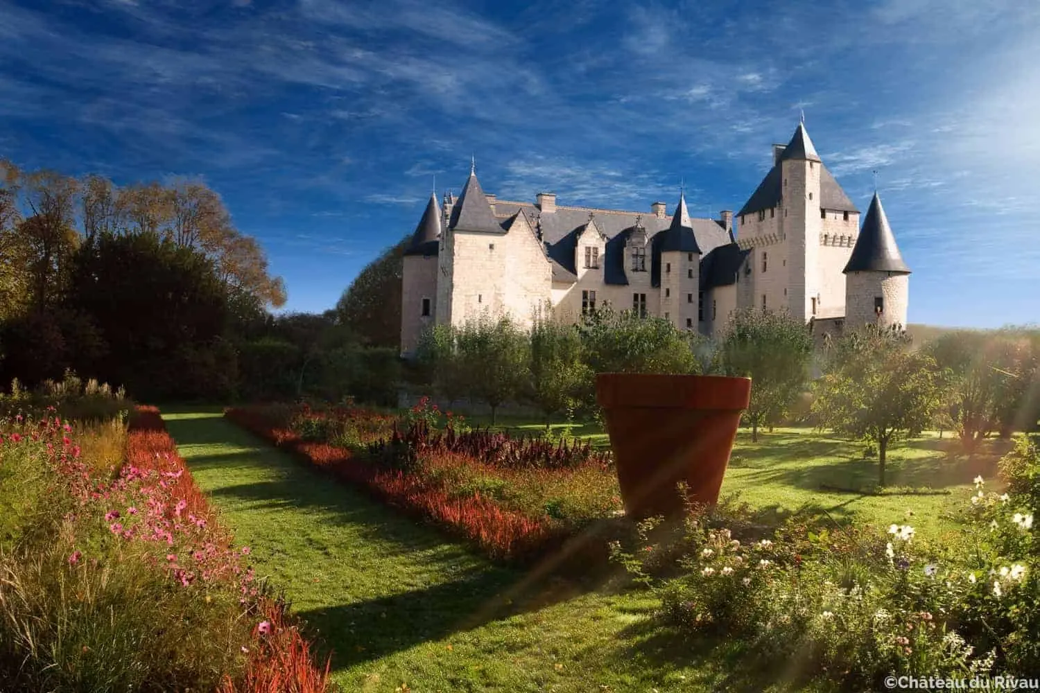 From Saumur to Chinon: Bike Escape Off the Beaten Track Illustrative image, AI-generated or AI-modified: From Saumur to Chinon: Bike Escape Off the Beaten Track