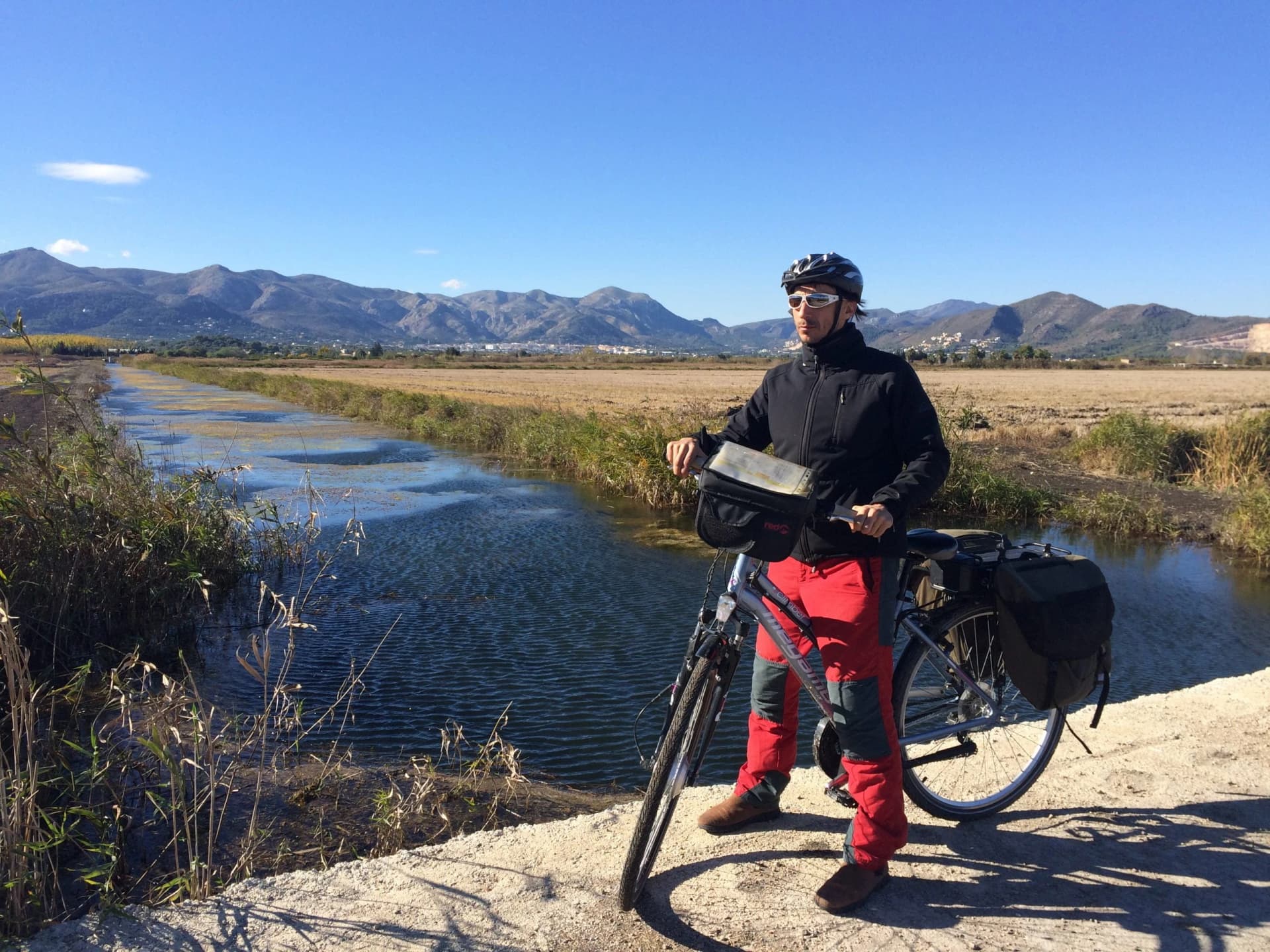 From Alacant to Valencia: Cycling the Costa Blanca Illustrative image, AI-generated or AI-modified: From Alacant to Valencia: Cycling the Costa Blanca