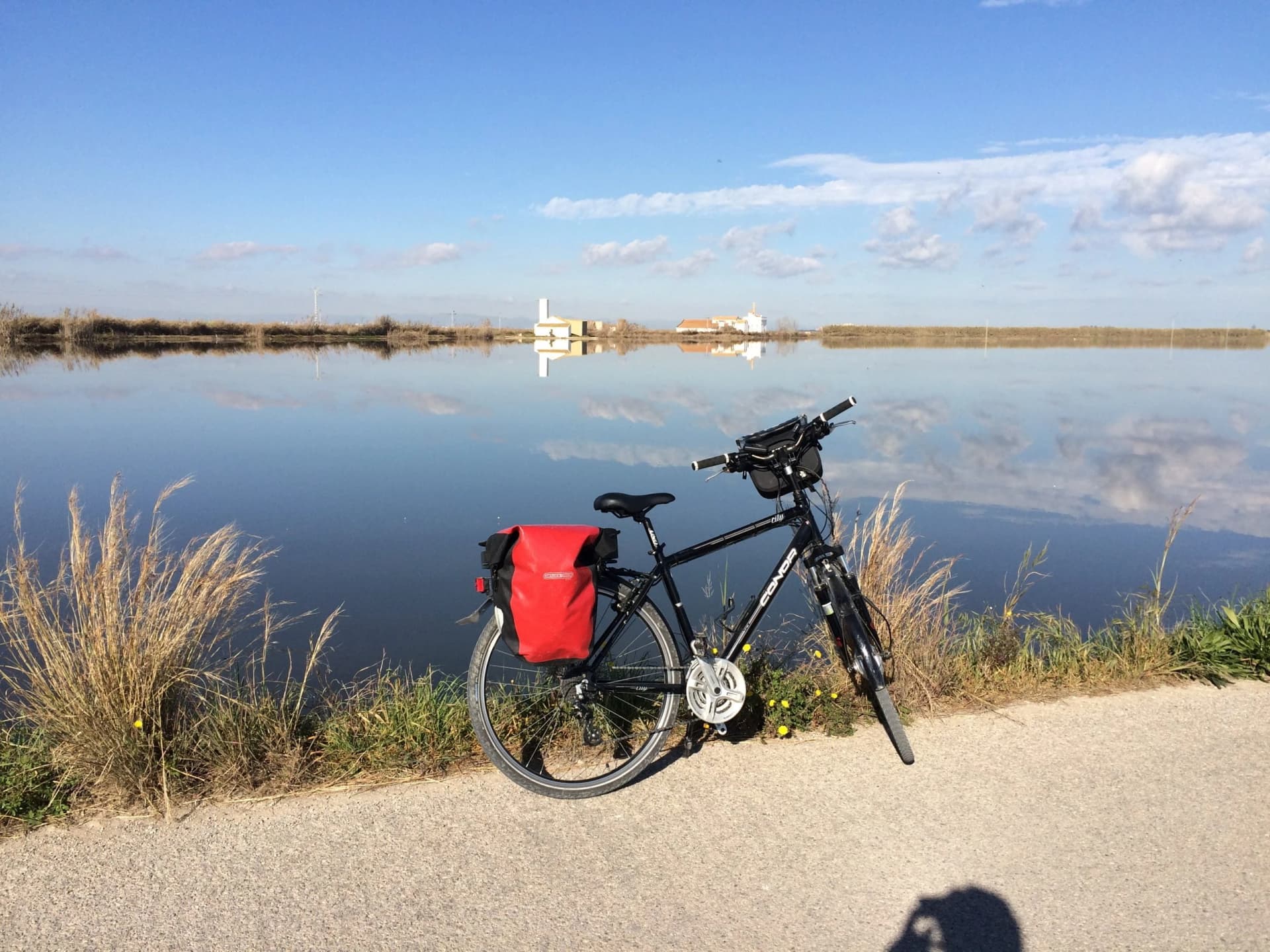 From Alacant to Valencia: Cycling the Costa Blanca Illustrative image, AI-generated or AI-modified: From Alacant to Valencia: Cycling the Costa Blanca