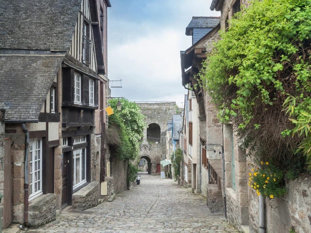 From the Corsaire Country to Mont Saint Michel Illustrative image, AI-generated or AI-modified: From the Corsaire Country to Mont Saint Michel