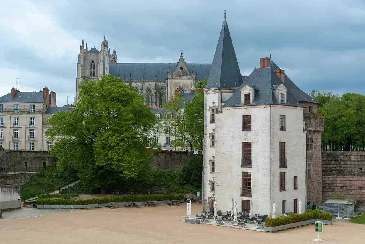 Loire Cycling From Angers to the Atlantic Illustrative image, AI-generated or AI-modified: Loire Cycling From Angers to the Atlantic