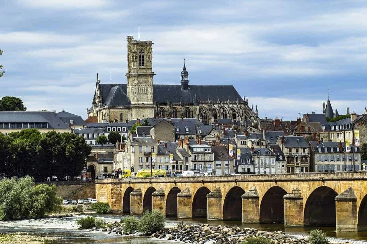 Loire Cycling: From Nevers to Orléans Illustrative image, AI-generated or AI-modified: Loire Cycling: From Nevers to Orléans