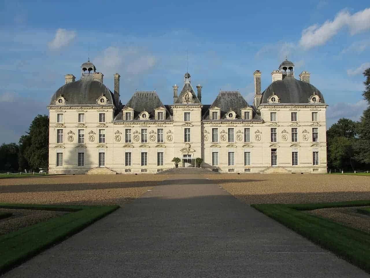 Loire Family Cycling: From Blois to Amboise Illustrative image, AI-generated or AI-modified: Loire Family Cycling: From Blois to Amboise