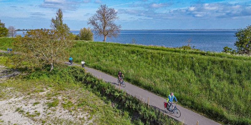 Sail & Bike Wadden Sea Illustrative image, AI-generated or AI-modified: Sail & Bike Wadden Sea