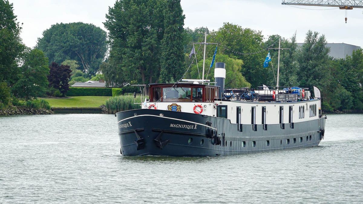 Amsterdam to Paris 10-Day Boat & Bike Tour amsterdam-paris-boat-bike