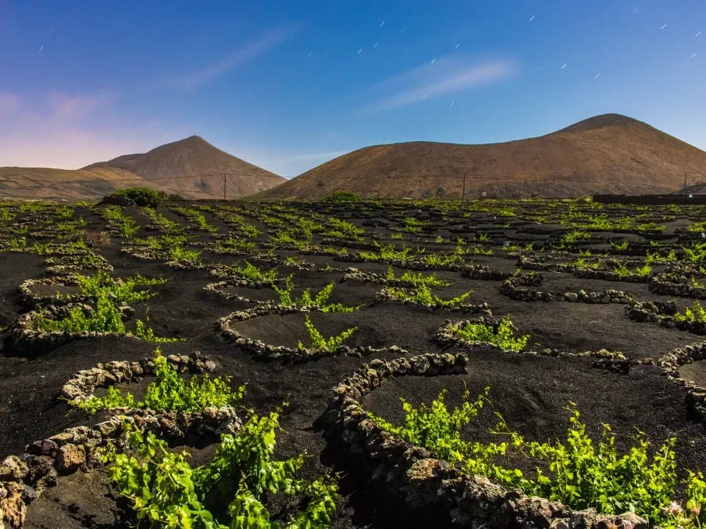 Lanzarote – Land of the Volcanoes Illustrative image, AI-generated or AI-modified: Lanzarote – Land of the Volcanoes