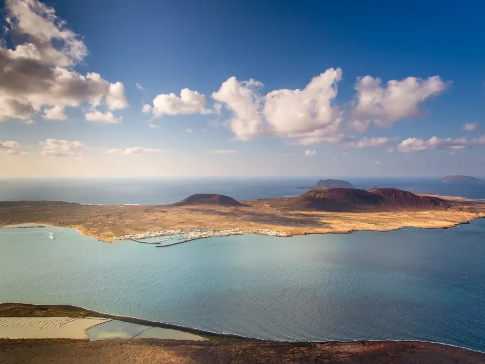 Lanzarote – Land of the Volcanoes Illustrative image, AI-generated or AI-modified: Lanzarote – Land of the Volcanoes