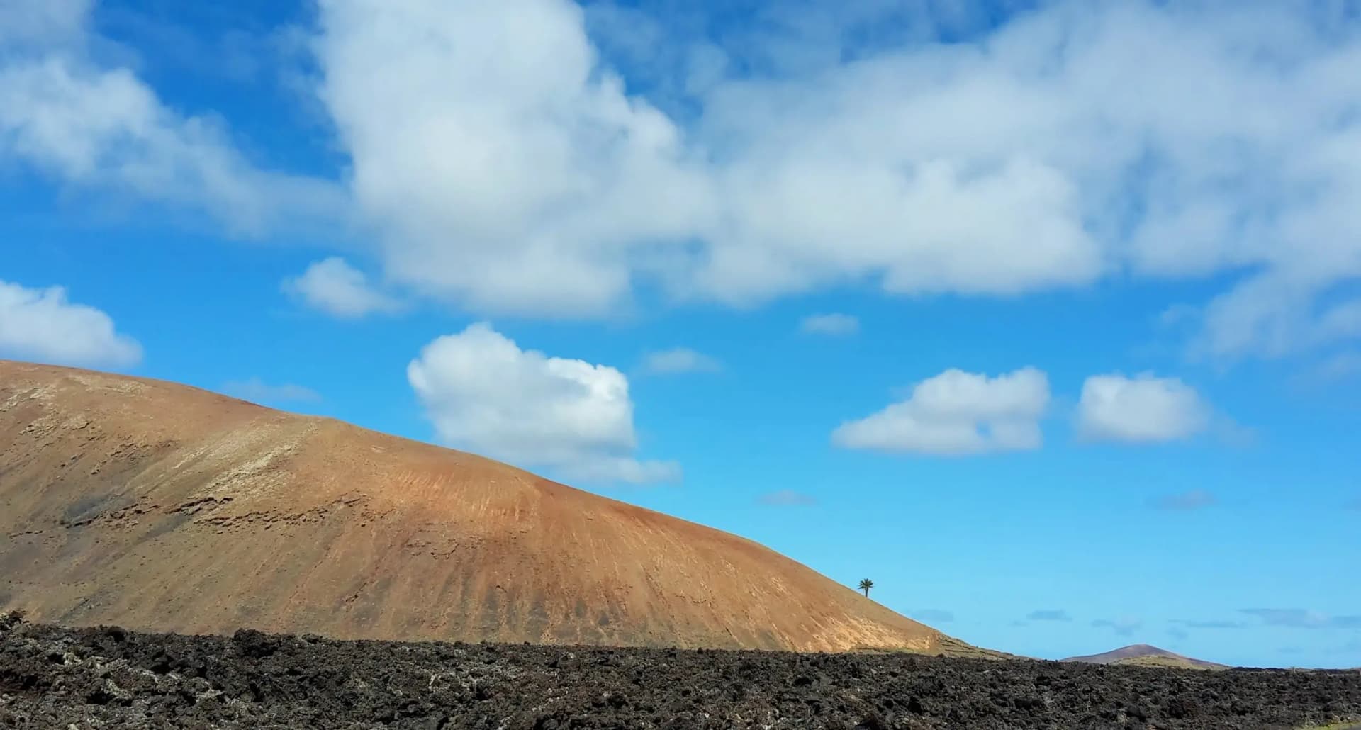Lanzarote – Land of the Volcanoes Illustrative image, AI-generated or AI-modified: Lanzarote – Land of the Volcanoes