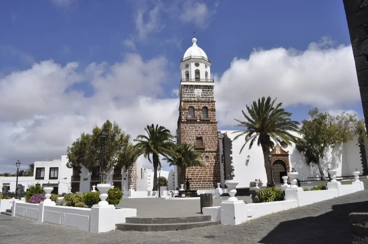 Lanzarote – Land of the Volcanoes Illustrative image, AI-generated or AI-modified: Lanzarote – Land of the Volcanoes
