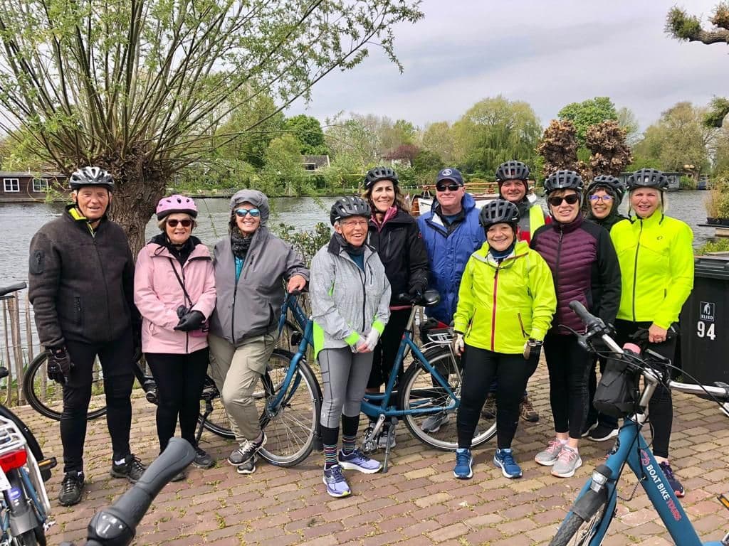 5-Day Tulip Tour Premium by Boat and Bike Illustrative image, AI-generated or AI-modified: 5-Day Tulip Tour Premium by Boat and Bike