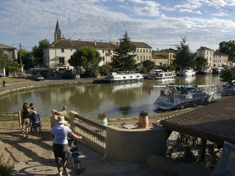 Canal du Midi Cycling Tour Illustrative image, AI-generated or AI-modified: Canal du Midi Cycling Tour
