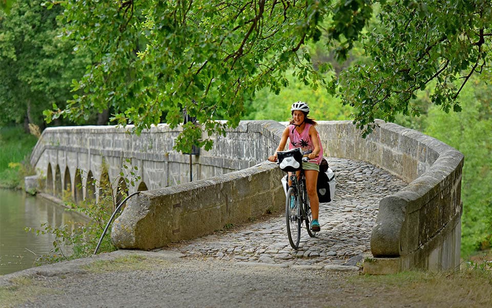 Canal des Deux Mers Cycling Tour Illustrative image, AI-generated or AI-modified: Canal des Deux Mers Cycling Tour