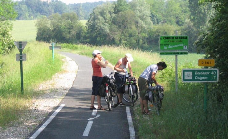 Bordeaux Vineyards Cycling Tour Illustrative image, AI-generated or AI-modified: Bordeaux Vineyards Cycling Tour
