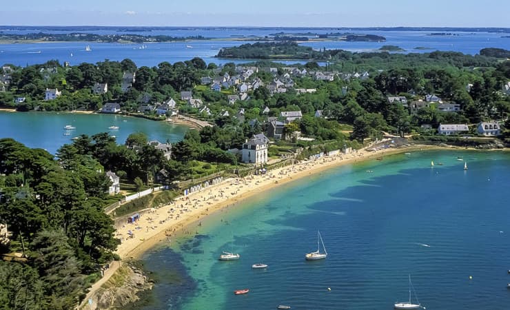 Gulf of Morbihan Cycling Tour Illustrative image, AI-generated or AI-modified: Gulf of Morbihan Cycling Tour