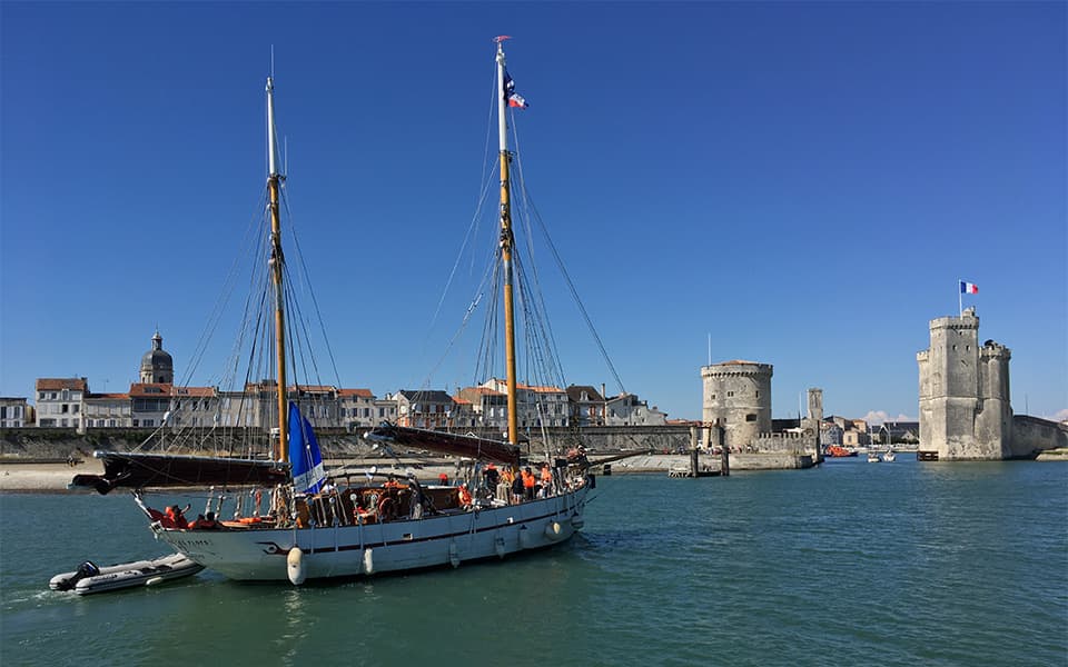 La Rochelle to Bordeaux Bike Tour Illustrative image, AI-generated or AI-modified: La Rochelle to Bordeaux Bike Tour