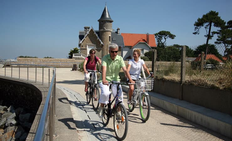 Nantes to La Rochelle Cycling Tour Illustrative image, AI-generated or AI-modified: Nantes to La Rochelle Cycling Tour