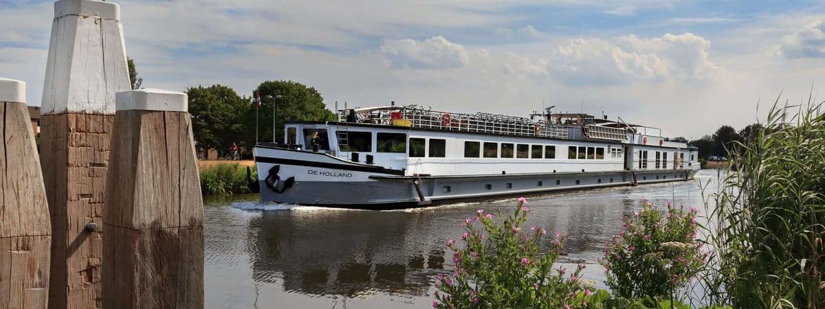 8-Day North Holland Tulip Boat & Bike Tour springtime-tulips-dutch-highlights